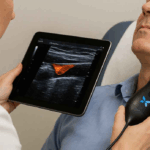IQ3 Plus Butterfly Ultraschall Untersuchung Patient